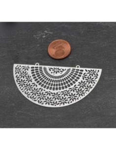 Petit Plastron pendentif demi lune filigrane en métal argenté travaillé fin et léger stylisé 59mm x 32mm 2