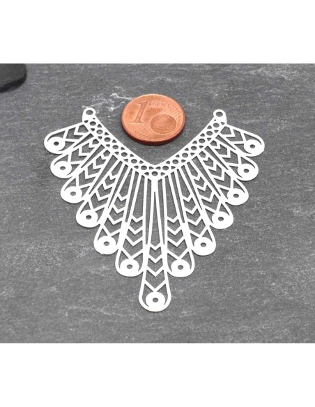 Plastron pendentif ethnique filigrane en métal argenté travaillé fin et léger stylisé 61mm x 55mm