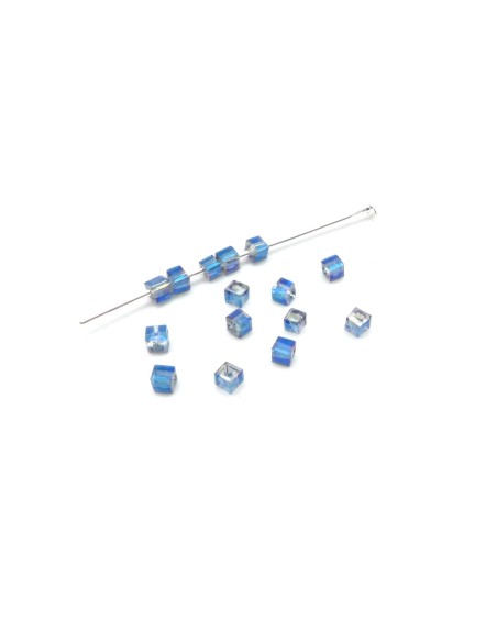 65 perles carré, cube facetté en verre 2,5mm x 2,5mm de couleur bleu vert gris irisé métallisé 65 perles carré, cube facetté en verre 2,5mm x 2,5mm de couleur bleu vert gris irisé métallisé