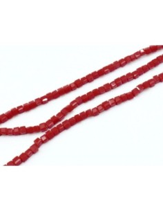 65 perles carré, cube facetté en verre 2,5mm x 2,5mm de couleur rouge vermillon 2