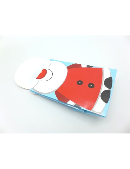 pochette cadeau motif Père Noël, sapin et cerf 19 x 8,5cm en papier glacé de couleur rouge, vert et bleu