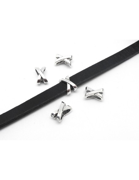 Perle passant croix pour lanière de 7mm en métal argenté