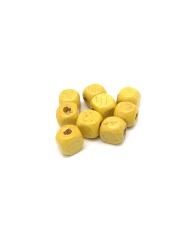 50 perles en bois peinte cube 9,5mm de couleur jaune