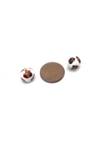 50 perles en bois peinte ronde 8,5mm tacheté marron noir sur fond blanc 