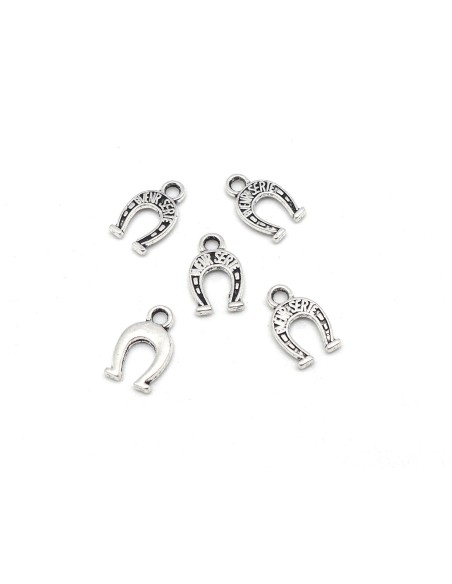 25 Petites Breloques fer à cheval, porte bonheur en métal argenté 12mm x 7,5mm
