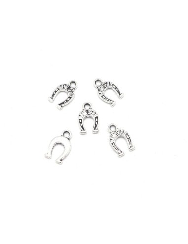 25 Petites Breloques fer à cheval, porte bonheur en métal argenté 12mm x 7,5mm