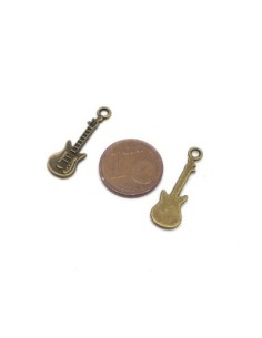 Lot de 15 Breloques guitare en métal de couleur bronze fine et légère 24mm x 7,8mm 2