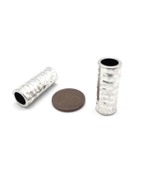 Grandes perle tube en métal argenté martelé