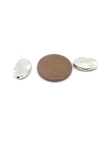 Perles pastille en métal argenté martelé fine 11,7mm x 8,0mm