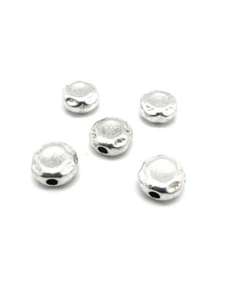 Perles en métal argenté martelé galet rond 