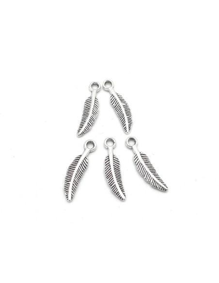 petites Breloques plume en métal argenté 21mm