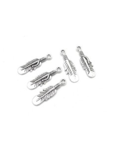Breloques plume en métal argenté 27mm