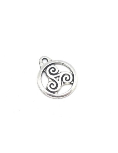 Breloque Triskel style celtique en métal argenté