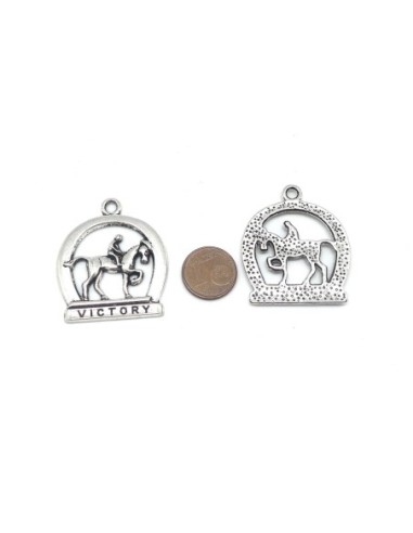 pendentif fer à cheval VICTORY en métal argenté 38mm x 32mm