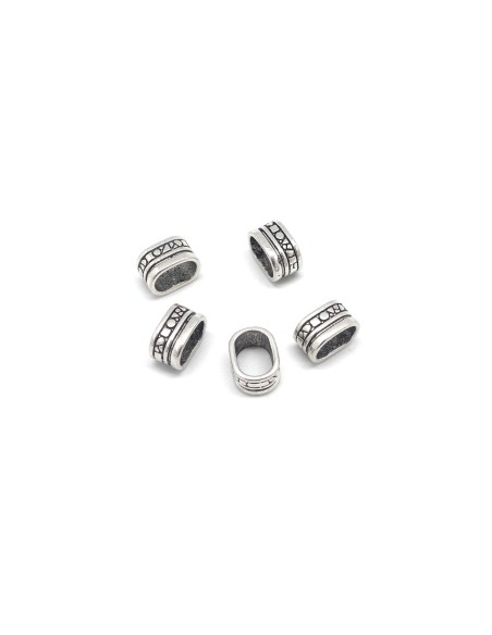 Passant rectangle en métal argenté travaillé 12mm x 7mm