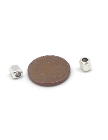 Petites Perles rectangle en métal argenté 4,3mm x 4,1mm