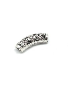 2 perles passant tube ajouré incurvé en métal argenté motif fleur 26mm
