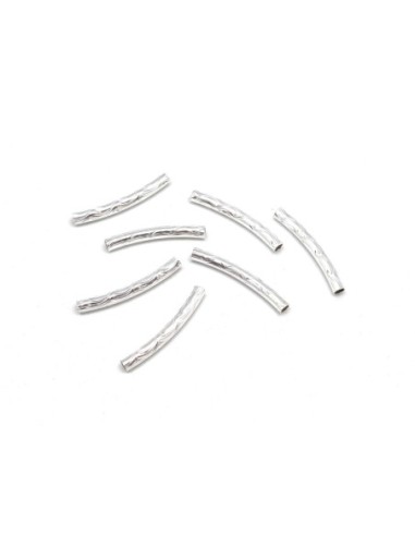 5 perles tubes légèrement incurvé fin en métal argenté travaillé brillant 2,5cm