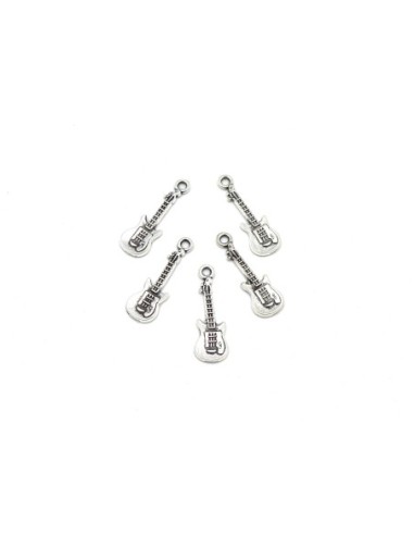 15 Breloques guitare en métal argenté fine et légère 24mm x 7,8mm