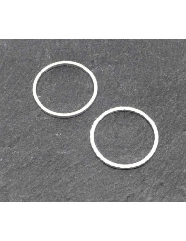 5 anneaux fermés rond 18mm en métal argenté fin brillant blanc un côté lisse un côté martelé