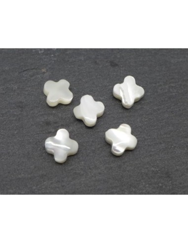 Perles fleur en nacre, croix 7mm de couleur ivoire nacré