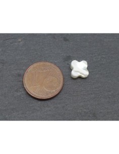 Perles fleur en nacre, croix 7mm de couleur ivoire nacré 2