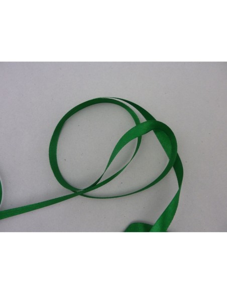 Ruban plat satiné 9,5mm de couleur vert sapin
