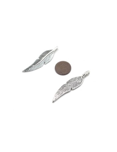Pendentif plume en métal argenté