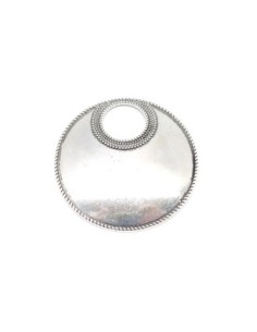 Grand pendentif rond en métal argenté