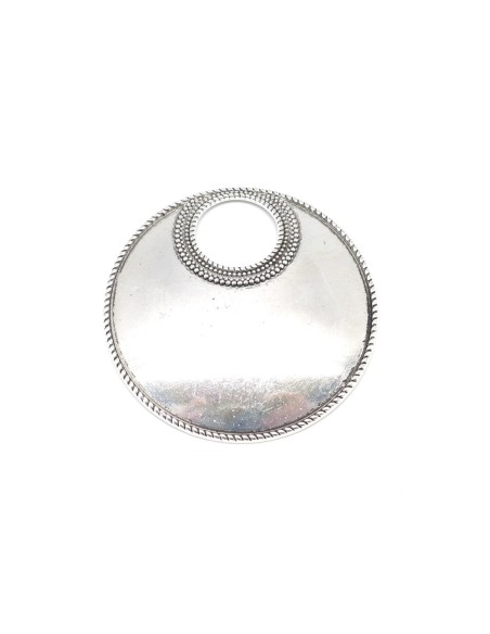 Grand pendentif rond en métal argenté