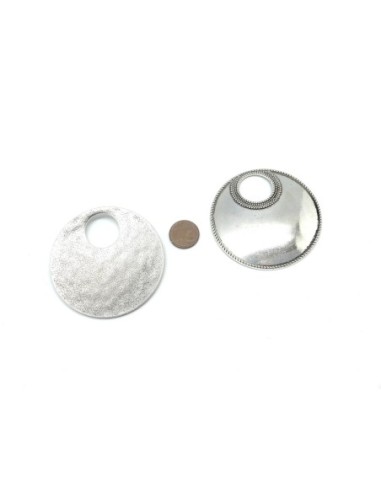 Grand pendentif rond en métal argenté