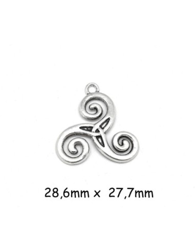 pendentif Triskel argenté style celtique en métal argenté ajouré