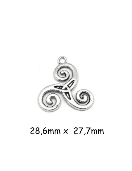 pendentif Triskel argenté style celtique en métal argenté ajouré
