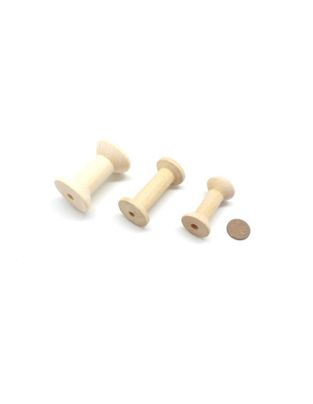 bobine en bois clair tailles assorties pour couture ou déco