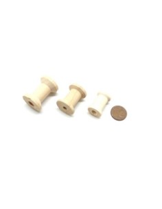 petite bobine en bois brut tailles assorties pour couture ou déco 2