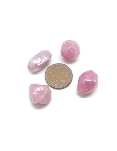 perle en verre de couleur rose à reflet