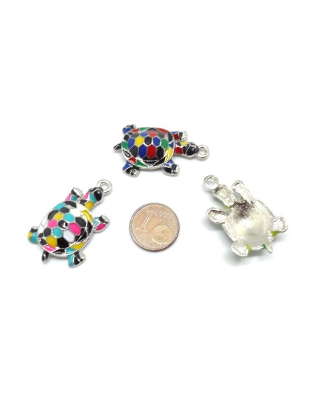 Breloque tortue en métal argenté émaillé mosaïque de couleur vert, bleu, jaune