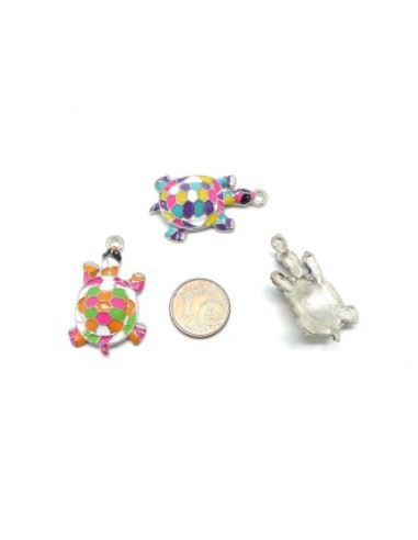Charm tortue en métal argenté émaillé mosaïque rose, orange, vert, bleu