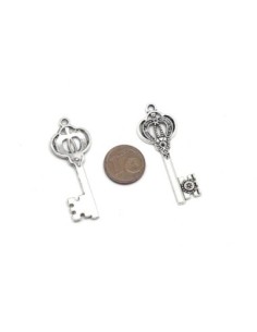 Pendentif argenté clé pas cher en métal travaillé 2