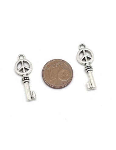 Charm pas cher argenté clé Peace and Love en métal 26mm x 9mm