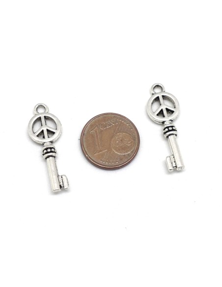 Charm pas cher argenté clé Peace and Love en métal 26mm x 9mm