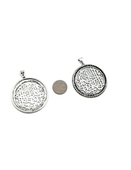 Pendentif  médaillon en métal argenté pas cher ajouré travaillé style ethnique 48mm Pendentif  médaillon en métal argenté pas cher ajouré travaillé style ethnique 48mm