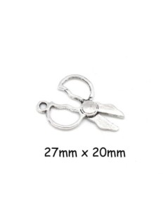 Breloque ciseaux de couturière en métal argenté