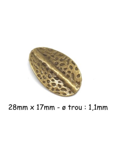 Perle ovale ondulé en métal de couleur bronze martelé