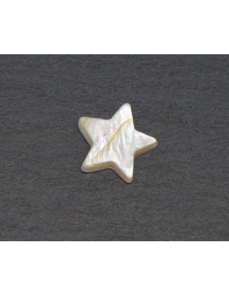 Perle nacre en forme d'étoile unique