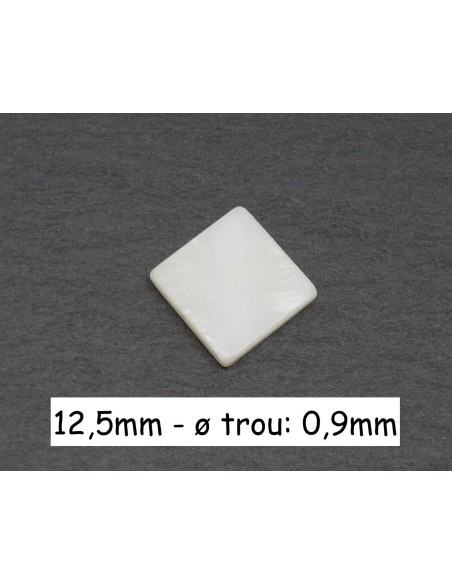 Perle carré en nacre de couleur blanc cassé ivoire nacré