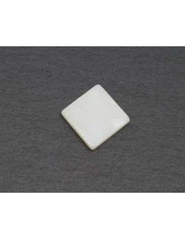 Perle carré en nacre blanc cassé ivoire avec reflet