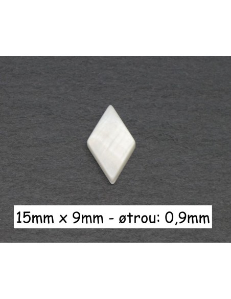 Perle en nacre losange de couleur blanc cassé ivoire nacré