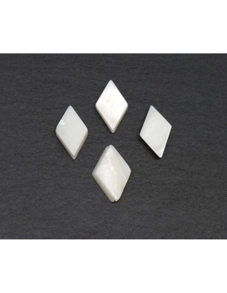perle losange en nacre pour création de bijoux géométriques