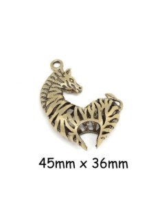 Pendentif zèbre en métal doré pâle, bronze travaillé